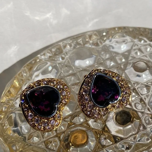 Swarovski tiny Purple Heart 💜 gold tone clip on earrings